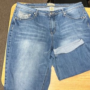 Earl Jean Capri pants